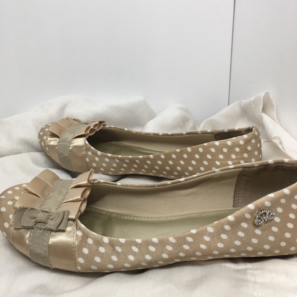 Fergalicious- Gold  flats with white polka dots - Picture 7 of 12